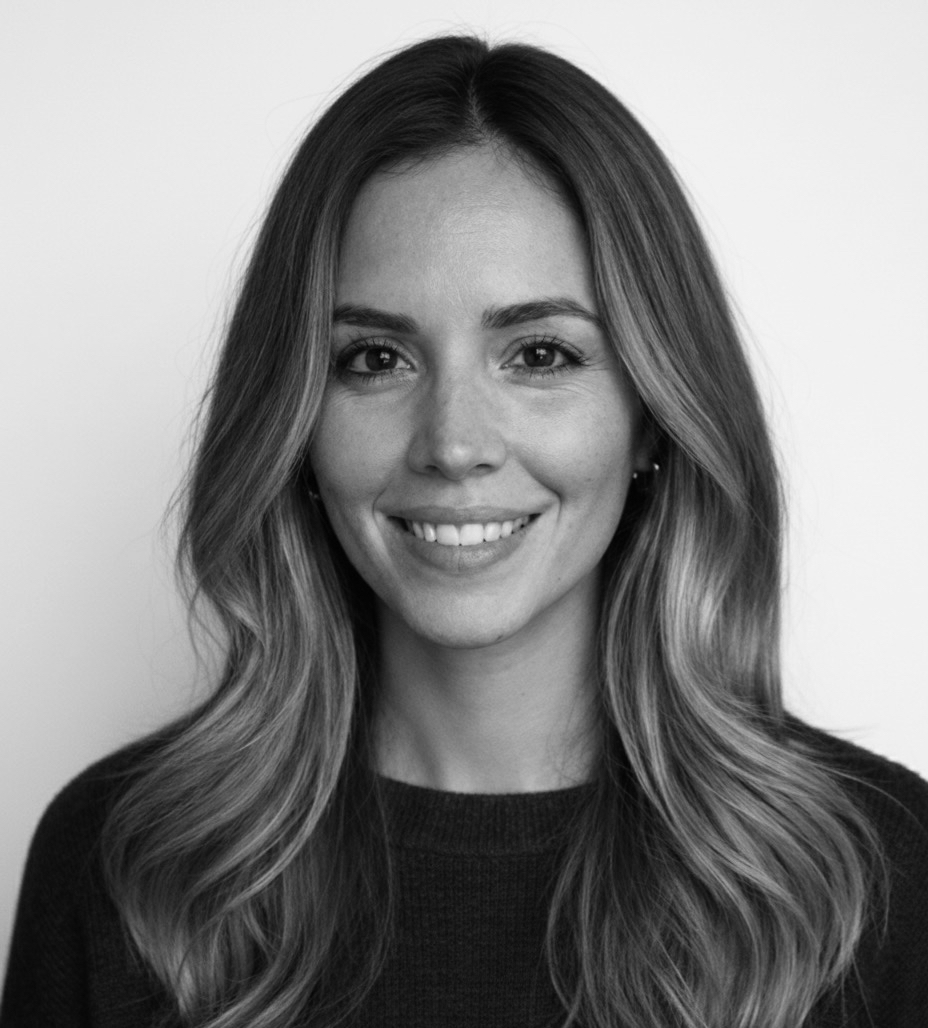 Andrea, founder of Cresce Studio, smiling headshot